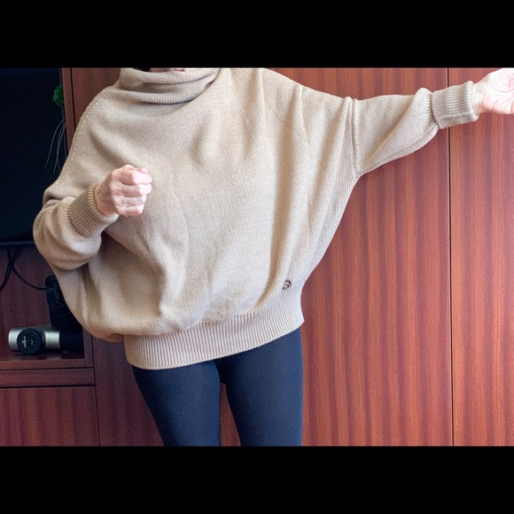 GUCCI Rear 100% Wool Sweater with wood LOGO GG on side.Hard to find. s M - Picture 11 of 16